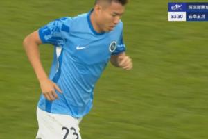 再扳一球！杨一鸣头球砸中李松益入网，新鹏城仍3-4落后玉昆