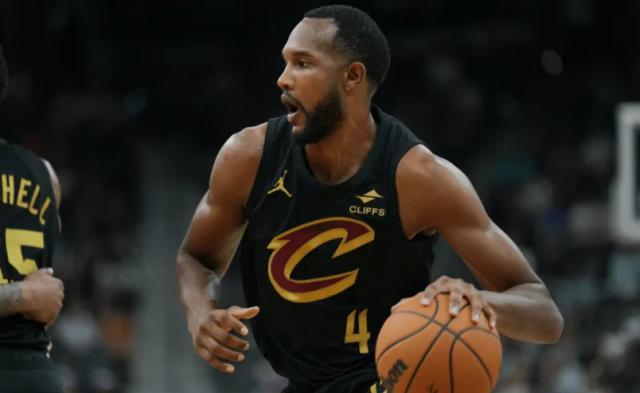 星空体育app下载-莫布利今夏打磨自主进攻能力 骑士突破瓶颈仰仗他