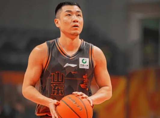 星空体育官网-高诗岩全场投篮3中3，罚球1中1得到9分3篮板4助攻1抢断